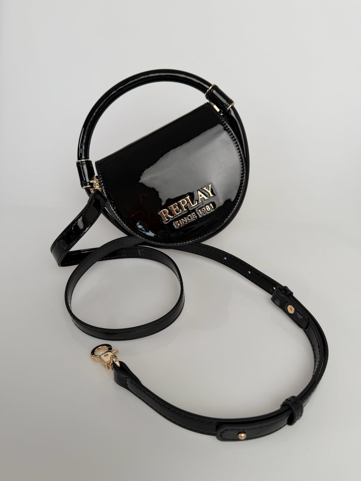 KRUHOVÁ KABELKA SE ZRCADLOVÝM EFEKTEM