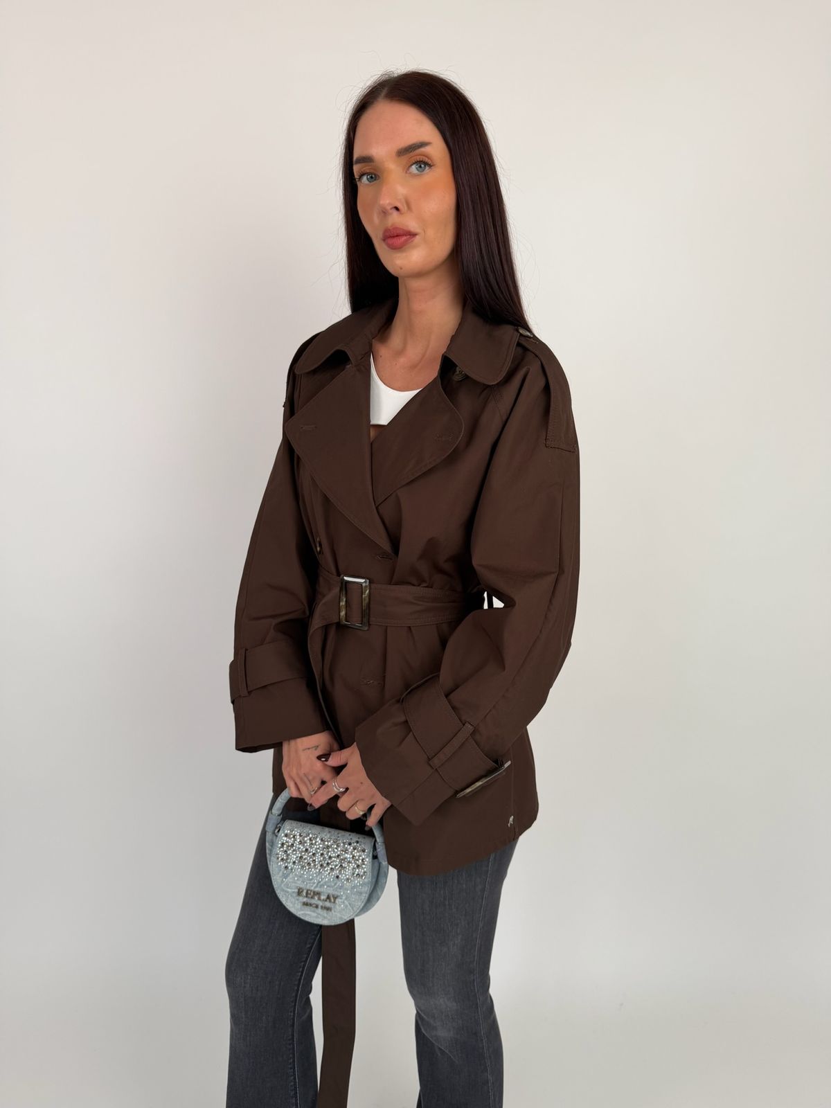 KRÁTKY TRENCH KABÁT RELAXED FIT