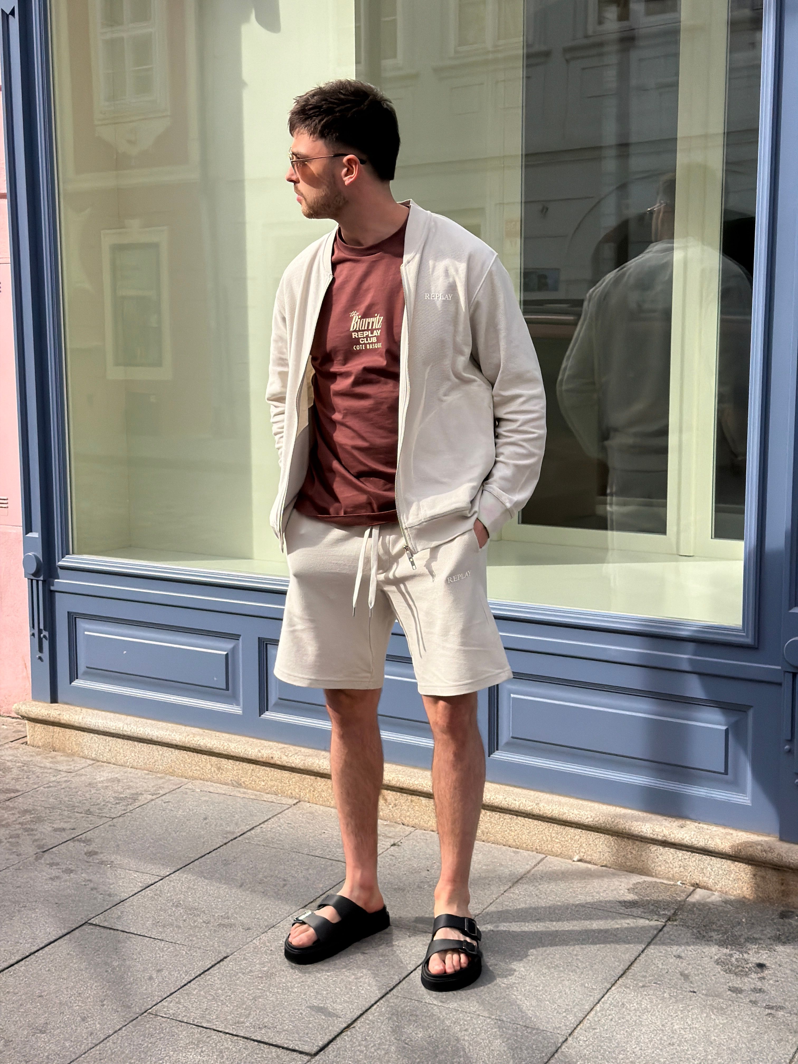 RELAXED FIT