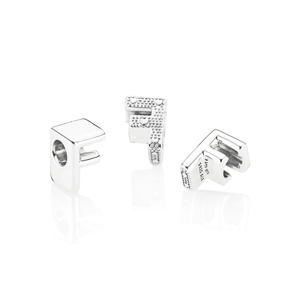 01 přívěsek Písmeno F